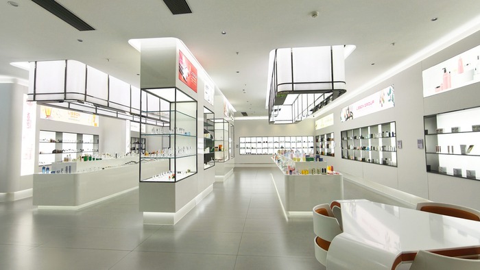 展柜长廊展区(PPT第7页)